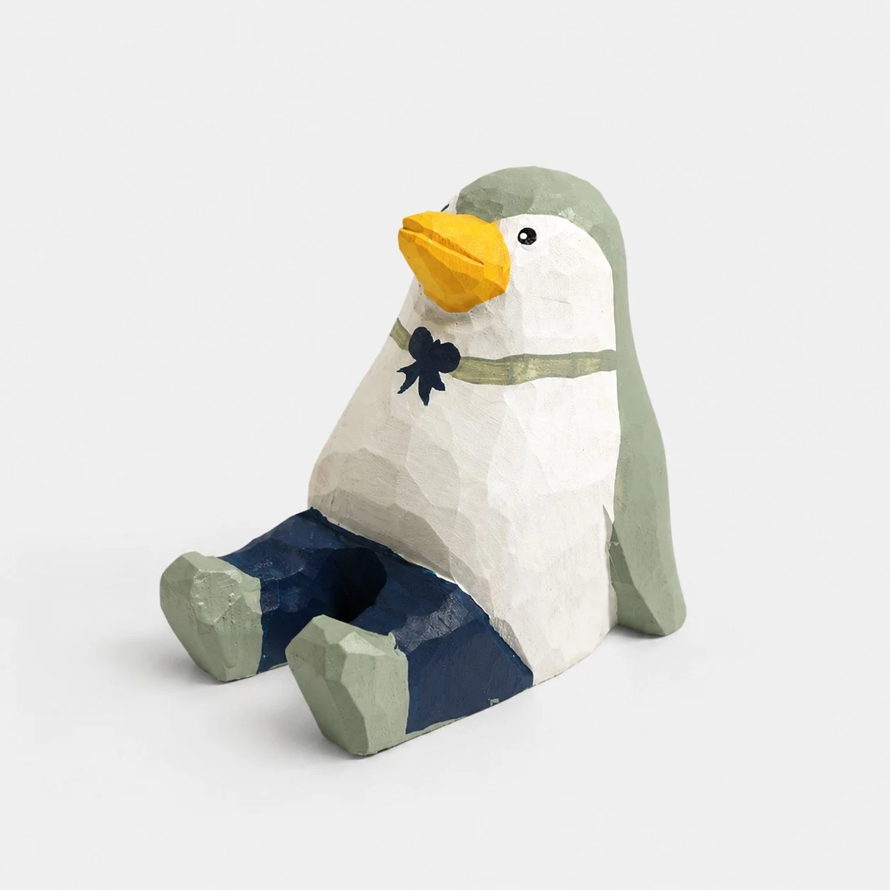 Soporte para teléfono de madera con forma de pingüino tallado a mano