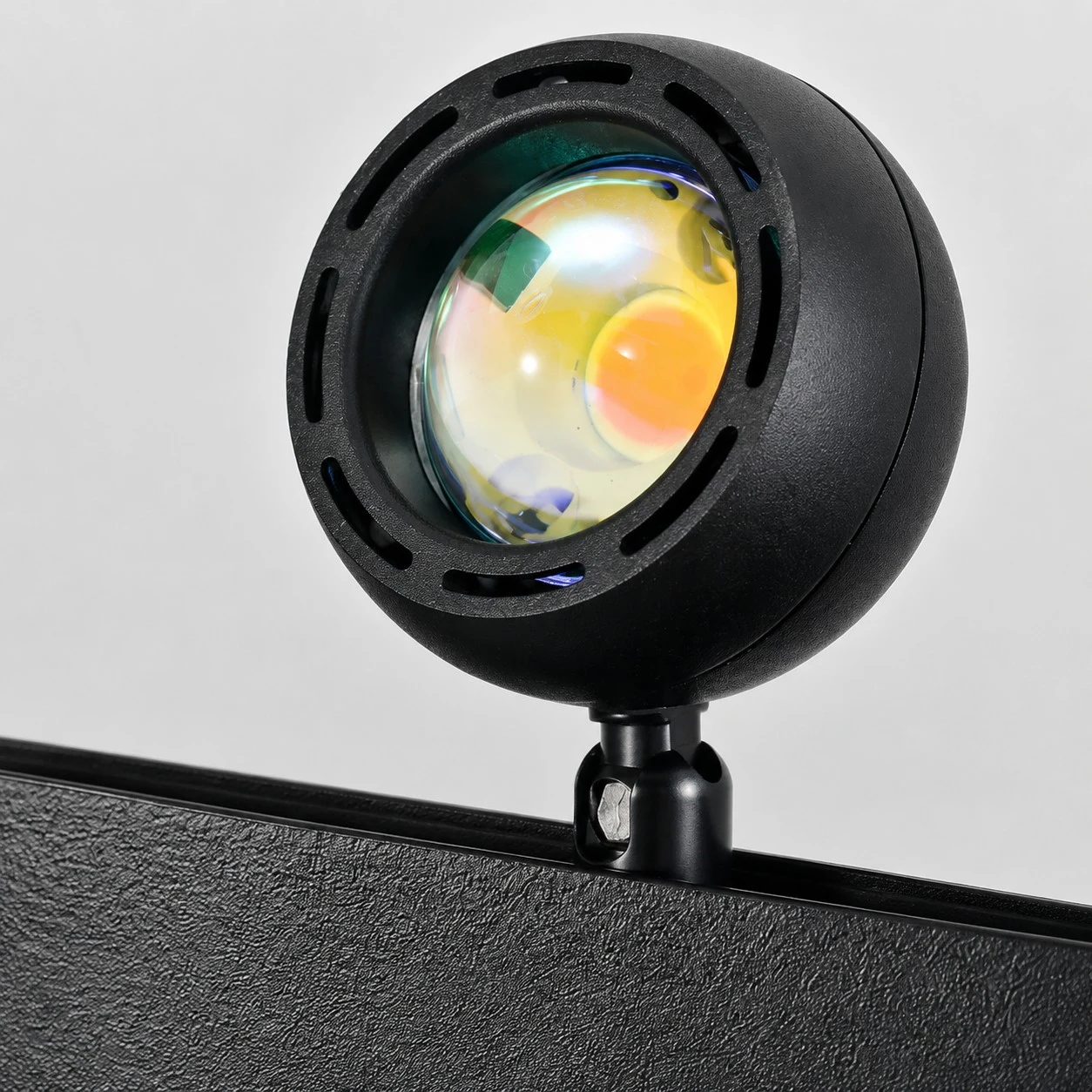 Testa ottica regolabile per lampada a sospensione lineare