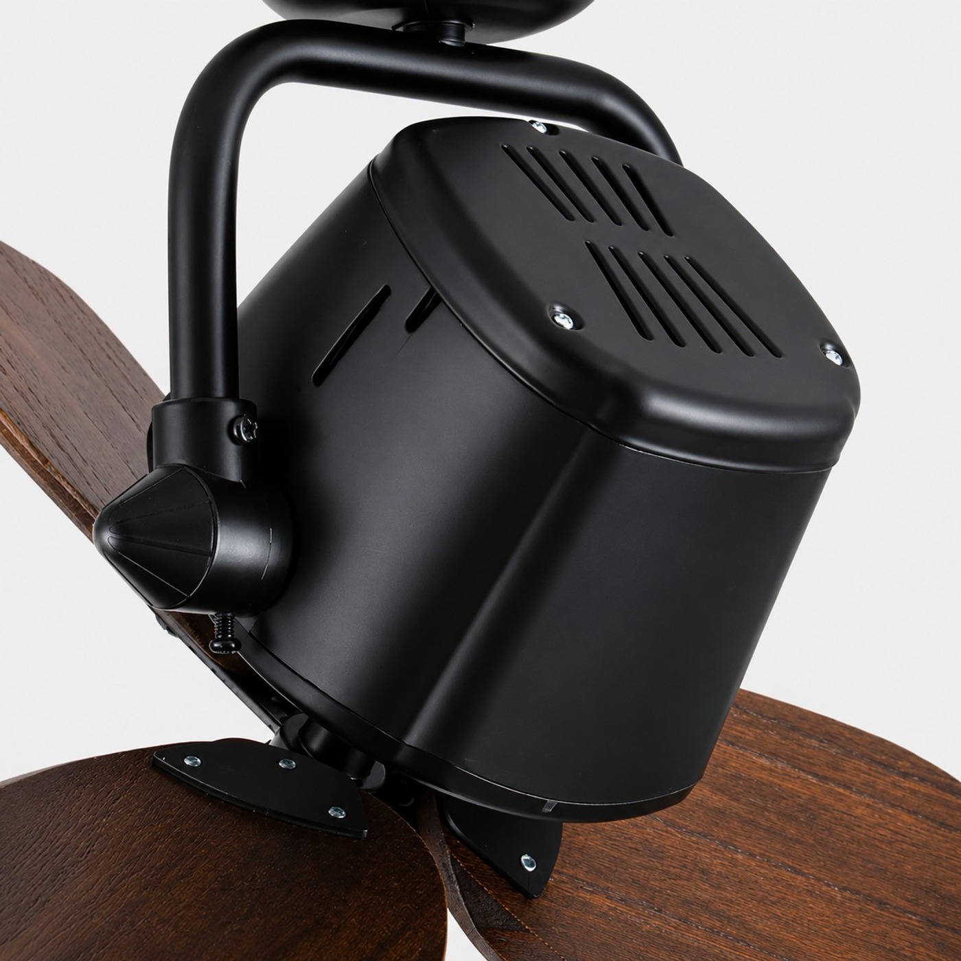Detail van de geventileerde zwarte motorbehuizing