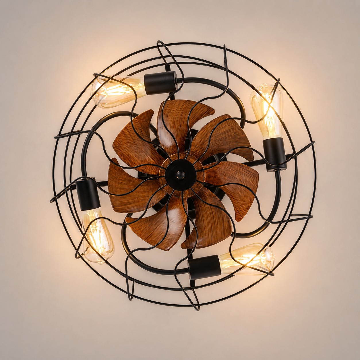 Détail supérieur d'un ventilateur de plafond grillagé avec éclairage et ampoules à lumière chaude
