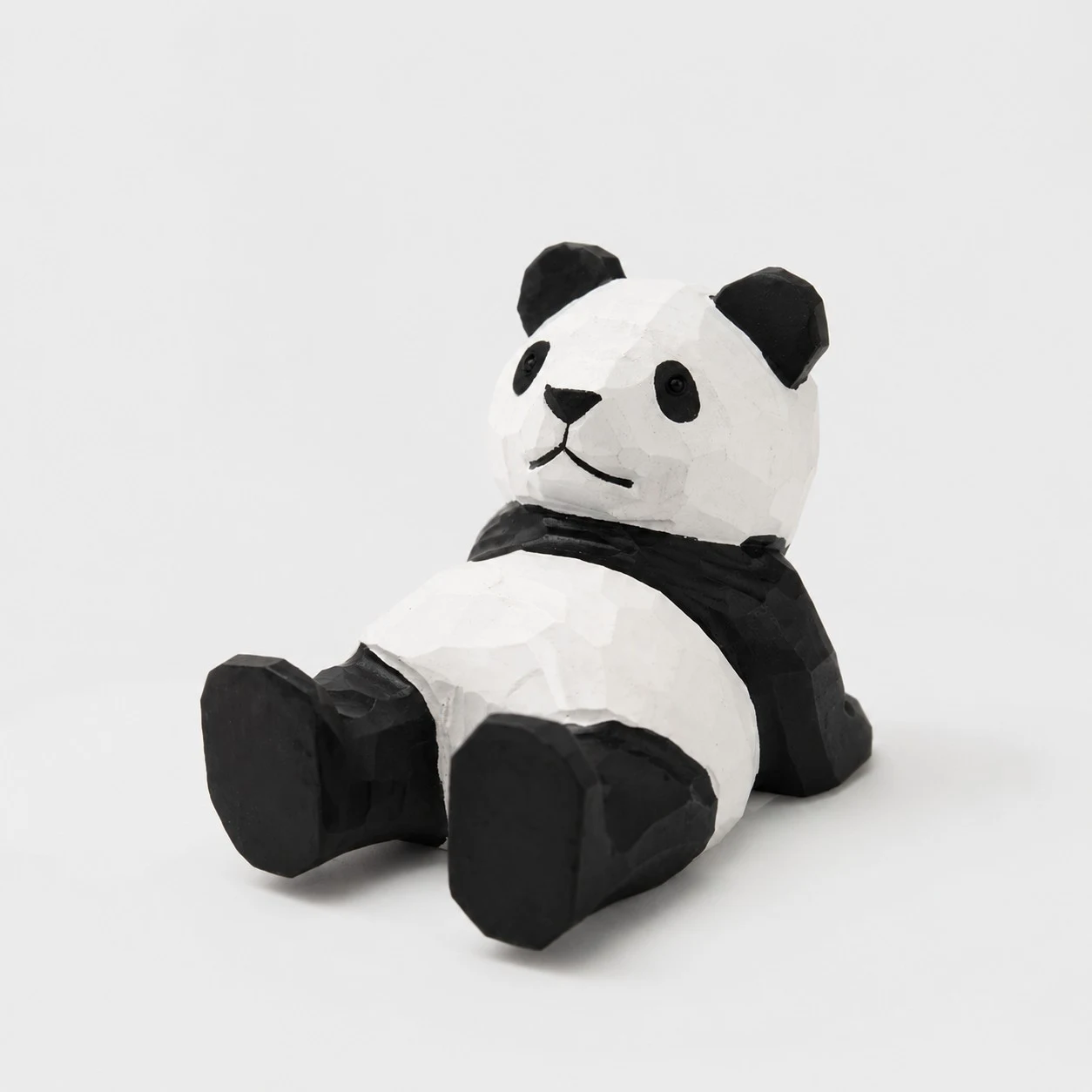 Soporte para teléfono de madera con forma de panda tumbado, tallado a mano.