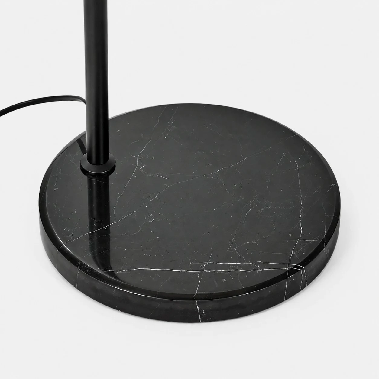Dettaglio della base rotonda appesantita