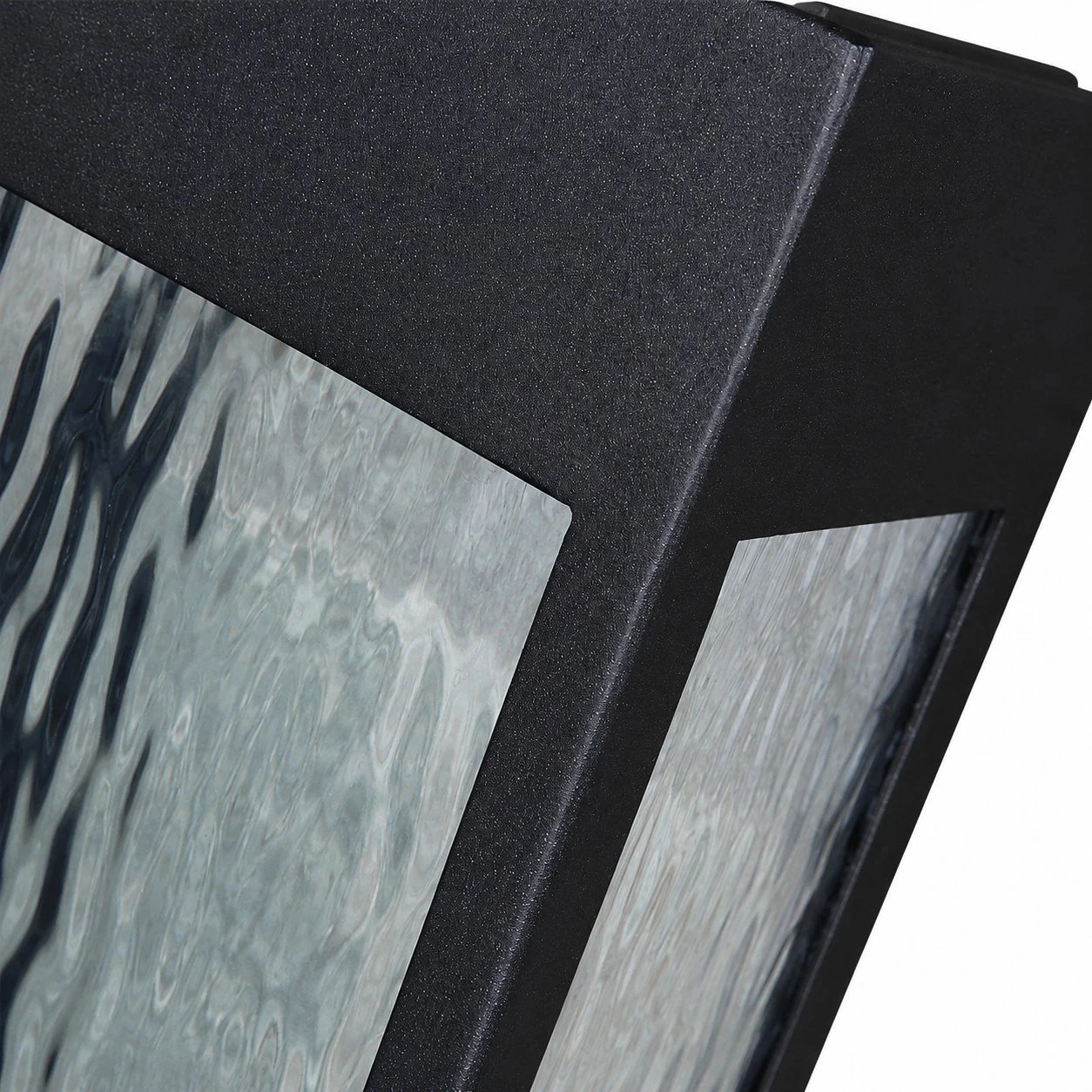 Matte frame and glass detail