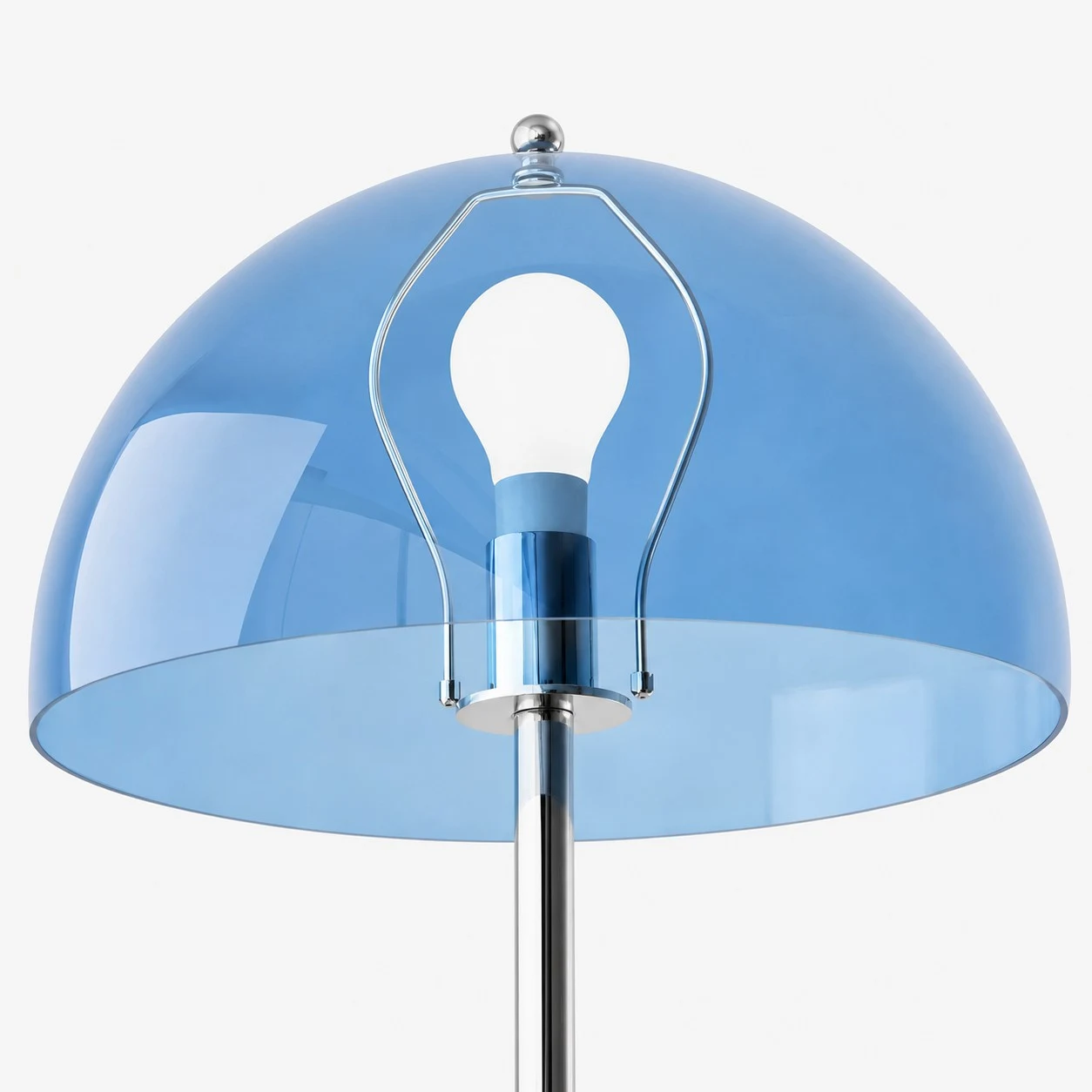 Dettaglio del paralume a cupola traslucida blu